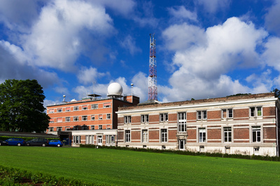 De gebouwen van het KMI