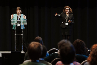 Ella Jamsin (gauche) et Valérie Trouet (droite), respectivement Directrice opérationnelle et Directrice scientifique du Centre Belge pour le Climat