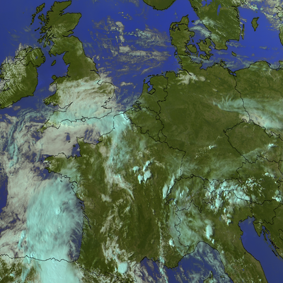Composition colorée des canaux solaires montrant des développements orageux dans le nord de la France.